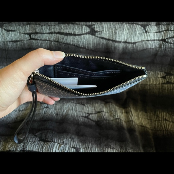 BNWOT Coach Wristlet - Picture 4 of 4